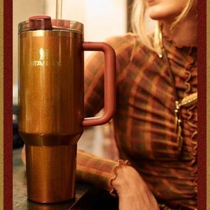Stanley x Lainey Wilson Country Gold Tumbler H2.0 New in original box.